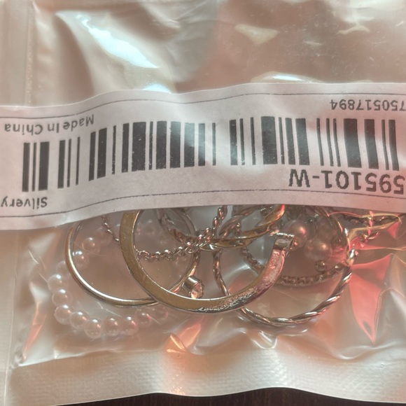 4/$12 9pc Silver Butterfly Pearl Stackable Rings - Picture 7 of 9